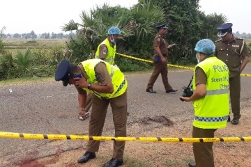 தமிழர் பகுதியில் பாரிய விபத்து ; தலை துண்டிக்கப்பட்டு பரிதாபமாக உயிரிழந்த பெண்