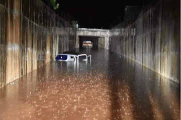 மழைநீரில் காருடன் மூழ்கிய பெண் மருத்துவர் பரிதாப பலி!