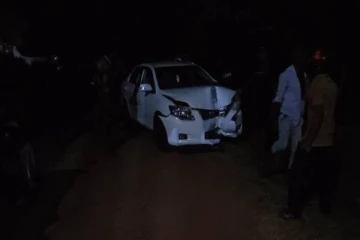 வவுனியாவில் பரபரப்பு... ஆபத்தான வகையில் காரை செலுத்தி விபத்தை ஏற்படுத்திய இளைஞன்!