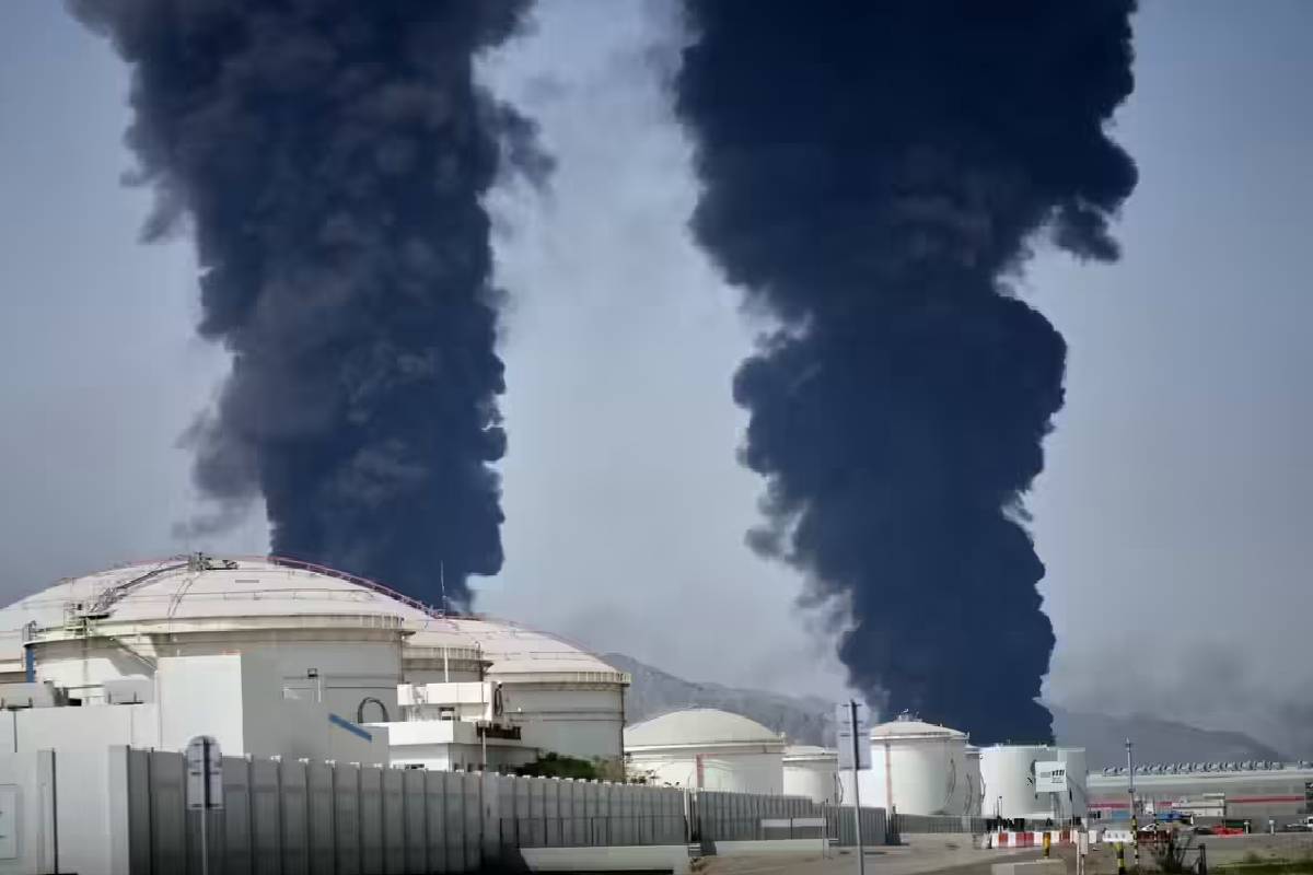 வளைகுடா பதற்றம் அதிகரிப்பு ; பற்றி எரியும் ஐக்கிய அரபு இராச்சியத்தின் எண்ணெய் தொழிற்சாலை | Attack On Uae Oil Factory Complex Fujairah On Fire