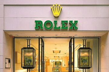 சிறு வயதிலேயே அனாதையாகி வறுமையில் வாடியவர்., Rolex எனும் மிகப்பெரிய பிராண்டை உருவாக்கியவர்!