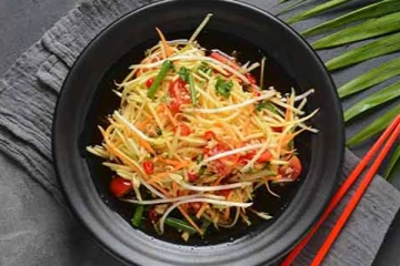 உடல் எடையை குறைக்கும் பச்சை பப்பாளி சாலட்