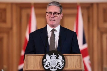 பிரித்தானியாவில் பொதுத்தேர்தல் கோரும் புகார் மனுவில் 860,000 பேர் கையெழுத்து: பிரதமருக்கு சிக்கல்