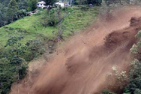 அனர்த்தம் தொடர்பான முன்னெச்சரிக்கையை வழங்க அரசு தவறியுள்ளது!சுரேஷ் குற்றச்சாட்டு | Government Failed To Warning Regarding Disaster