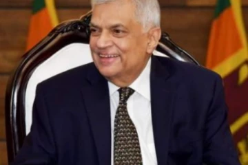ජනාධිපති පාර්ලිමේන්තුවට එයි.