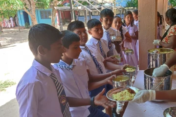 மாணவர்களின் மதிய உணவு நிறுத்தப்பட்டதா!