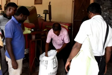 விவசாய நடவடிக்கைக்கு தேவையான முதற் கட்ட மானிய உரம் வழங்கி வைப்பு(Photos)