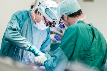 நபர் ஒருவரின் உடலுக்குள் தண்ணீர் போத்தல்  : மருத்துவர்கள் அதிர்ச்சி