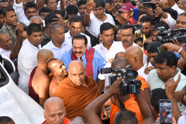 மேர்வின் சில்வாவுடன் காரில் முதன் முதலாக நாடாளுமன்றம் வந்த மகிந்த | Marvin Silva Mahinda Rajapaksa