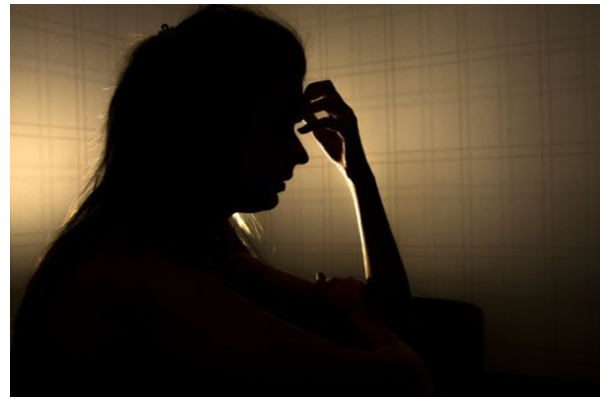 படப்பிடிப்பில் பெண் இயக்குனரிடம் கேவலமாக நடந்து கொண்ட காமெடி நடிகர்.. வீட்டுக்கு அனுப்பிய தயாரிப்பாளர்.. | Comedy Actor Invited Female Director To Bed