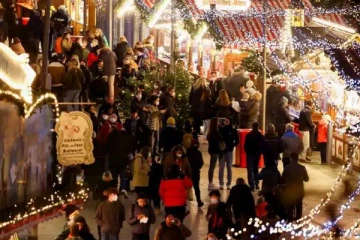 ஜெர்மனியில் கொரோனாவுக்கு மத்தியில் கோலாகலமாக தொடங்கிய கிறிஸ்துமஸ் நிகழ்ச்சி!