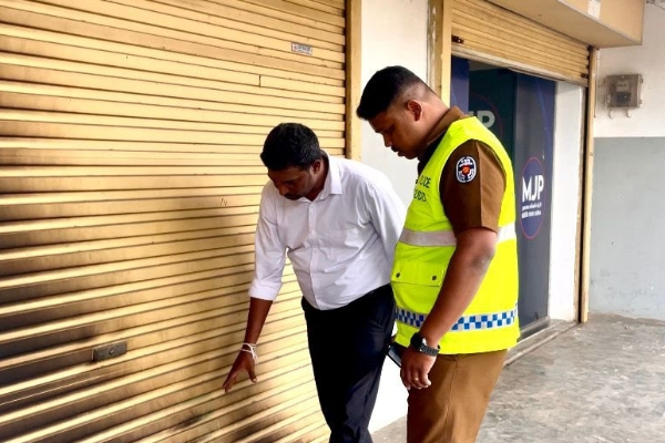 யாழில் அருண் சித்தார்த் அலுவலகத்திற்கு தீவைப்பு; விசாரணையில் இறங்கிய பொலிஸார் | Arson Attack On Arun Siddharth Office In Jaffna