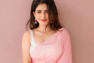 ஐஸ்வர்யா மேனன் அழகிய சேலையில் போட்டோஷூட்