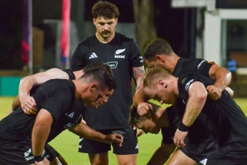 පළමු රග්බි තරගයෙන් නවසීලන්තය ජය ගනී