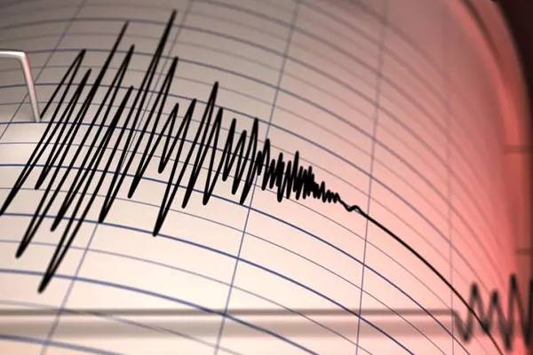 அமெரிக்காவின் மேற்கு கடற்கரையில் சக்திவாய்ந்த நிலநடுக்கம் | Powerful Earthquake Hits Us West Coast