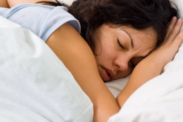 ඔබත් නිදාගන්නේ මෙහෙමද?.. මරණය හිමිවන භයානක තත්ත්වයක් ගැන හෙළිදරව්වක්..