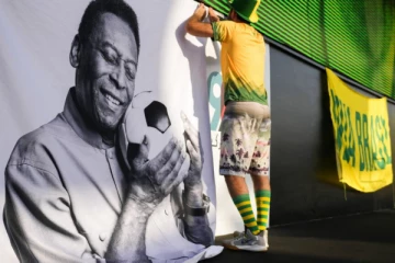 கால்பந்து உலகின் ஜாம்பவான் பீலே காலமானார்