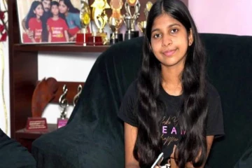 பிரபல தென்னிந்திய தொலைக்காட்சியில் கண் கலங்கவைத்த இலங்கைத் தமிழ் சிறுமி!