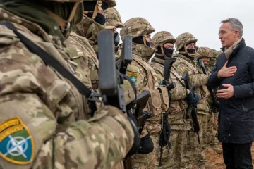 ரஷ்யாவிற்கு எதிராக 300,000 வீரர்களை களமிறக்கிய நேட்டோ!