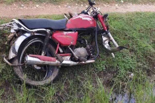 யாழில் கோர விபத்து ; மோட்டார் சைக்கிள் ரயில் மோதி இளைஞர் படுகாயம் | Man Seriously Injured Afte Motorcycle Train Jaffna யாழில் கோர விபத்து ; மோட்டார் சைக்கிள் ரயில் மோதி இளைஞர் படுகாயம் | Man Seriously Injured Afte Motorcycle Train Jaffna