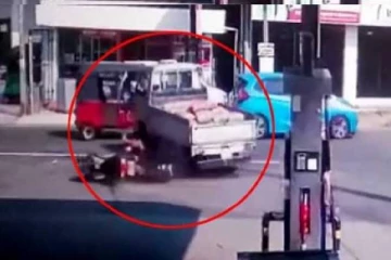 கட்டுப்பாட்டை இழந்த லொறி ;  வாகனங்கள் சேதம் ; இருவர் படுகாயம்