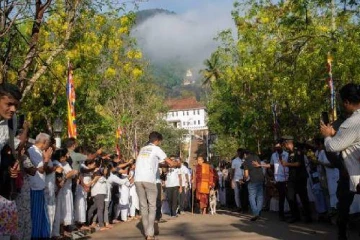 ඒහි පස්සිකෝ සාම පාද යාත්‍රාව අදත්