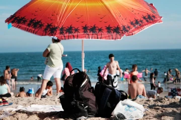 தகிக்கும் வெப்பத்தால் தவிக்கும் ஐரோப்பா; மக்கள் திண்டாட்டம்!