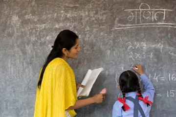 ஆசிரியராகும் கனவோடு காத்திருப்பவர்களுக்கு குட் நியூஸ் - யுஜிசி உத்தரவு!