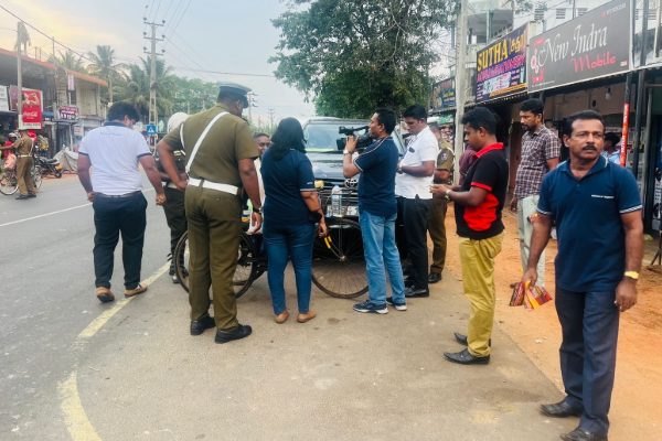 வவுனியா போக்குவரத்து பொலிஸாருக்கு மக்கள் மத்தியில் பாரிய வரவேற்பு | Vavuniya Traffic Police Receive Welcome Public