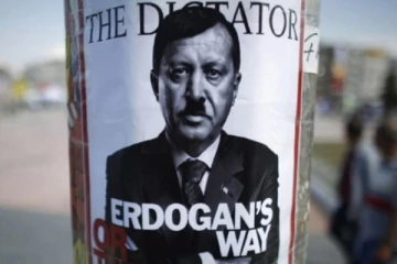 துருக்கி ஜனாதிபதி எர்டோகனுக்கு ஹிட்லர் மீசை: 16 வயது சிறுவனை கைது செய்த பொலிஸார்