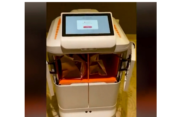 ஒலிம்பிக் வீரர்களை வியக்கவைத்த ரோபோக்கள்: குவியும் பாராட்டுக்கள் | Room Service Robot Delivers Food At Winter Olympic