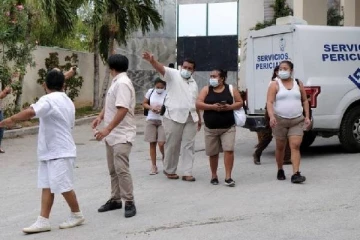 கடற்கரையில் புகுந்து சரமாரியாக சுட்ட கும்பல்: பதறியடித்து வெளியேறிய சுற்றுலாபயணிகள்