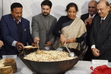 பட்ஜெட் 2023: அல்வா கொடுத்தார் நிதியமைச்சர் - என்ன தொடர்பு!