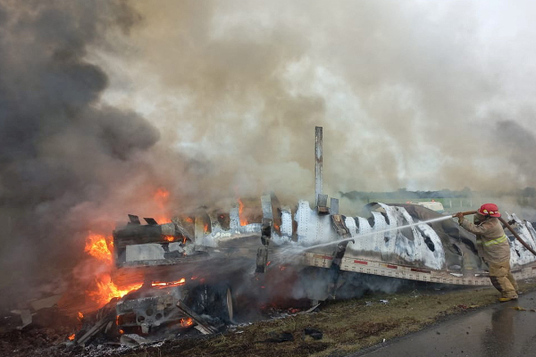 மெக்சிகோவில் கோர விபத்தில் 26 பேர் உடல்கருகி பலி | 26 People Were Killed In A Car Accident In Mexico
