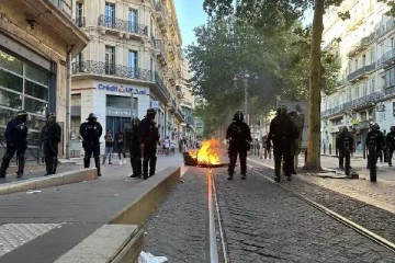 பிரான்ஸ் ஜனாதிபதி விடுத்த எச்சரிக்கை... சர்வாதிகாரி என குற்றஞ்சாட்டிய மக்கள்