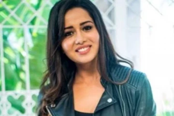 தன்னை தானே கடல் கன்னி என அழைத்து கொண்ட பிக்பாஸ் ரைசா..! வித்தியாசமான போஸில் அவர் வெளியிட்ட புகைப்படம்..