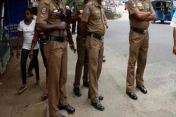 இரு பொலிஸ் அதிகாரிகளின் நெகிழ்ச்சி செயல் ; தெய்வாதீனமாக உயிர் தப்பிய இருவர்