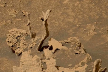 செவ்வாய் கிரகத்தில் விசித்திர பாறை! நாசா கியூரியாசிட்டி ரோவரின் புகைப்படம் வைரல்