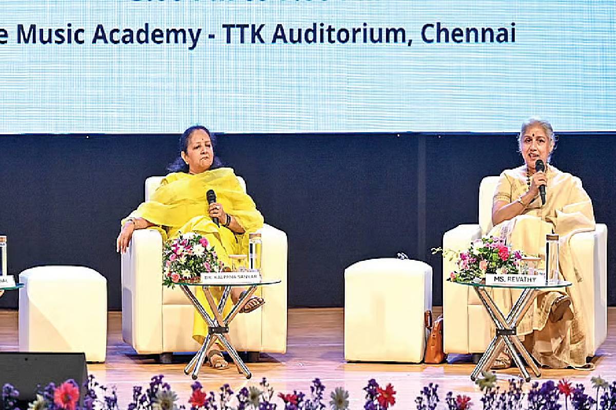 பெண்கள் பாதுகாப்பு: ஆண்களுக்கும் சிறுவயதிலிருந்தே விழிப்புணர்வு தேவை - நடிகை ரேவதி ஓபக் டாக்! | Actress Revathi Open Talk About Women Safety பெண்கள் பாதுகாப்பு: ஆண்களுக்கும் சிறுவயதிலிருந்தே விழிப்புணர்வு தேவை - நடிகை ரேவதி ஓபக் டாக்! | Actress Revathi Open Talk About Women Safety