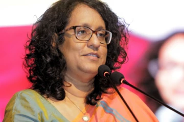 பெற்றோரிடம் நிதி வசூலிப்பதை உடனடியாக நிறுத்துங்கள் ; பிரதமர் ஹரிணி