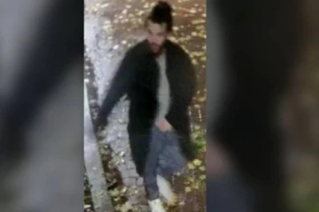 கனடாவில் கழிவறைக்கு சென்ற பெண்ணிற்கு காத்திருந்த அதிர்ச்சி! சிசிடிவி புகைப்படம்