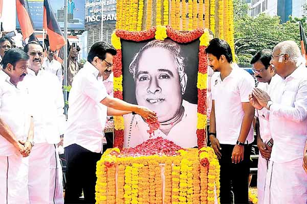 தமிழ்நாட்டை அண்ணா தான் ஆள்கிறார்! முதலமைச்சர் ஸ்டாலின் | Stalin Paying Tribute To Annas Death Anniversary