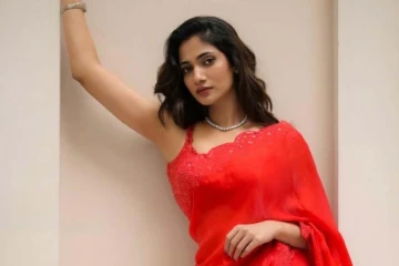 மாடர்ன் உடையில் கிளாமராக போஸ் கொடுத்த லாஸ்லியா... இப்படி ஒல்லியாகிட்டாரே?