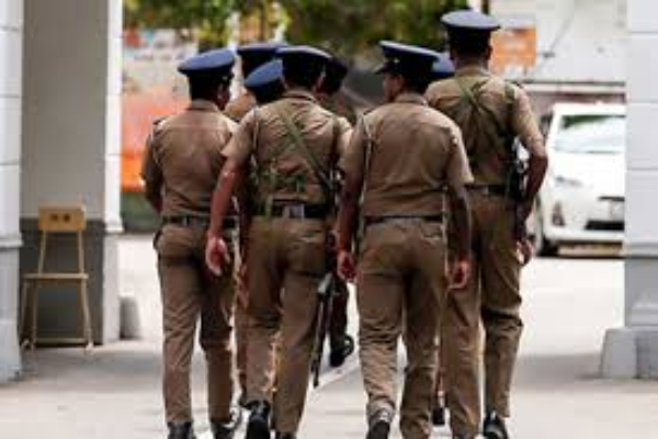 கைவிலங்குடன் மருத்துவமனையில் இருந்து சந்தேக நபர் தப்பியோட்டம் | Suspect Escapes From Hospital In Handcuffs கைவிலங்குடன் மருத்துவமனையில் இருந்து சந்தேக நபர் தப்பியோட்டம் | Suspect Escapes From Hospital In Handcuffs