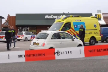 பிரபல நாட்டின் உணவகத்திற்குள் மர்ம நபர்கள் ஏற்படுத்திய துப்பாக்கிச் சூடு!