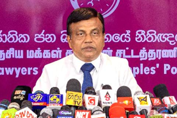 மனைவிக்கு உத்தியோகபூர்வ காரை வழங்கிய ஜனாதிபதியின் செயலாளர்: அரசாங்கம் விளக்கம் | President S Secretary Gave His Wife Official Car