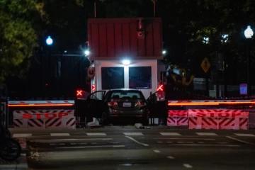 வெள்ளை மாளிகையில் மோதிய வாகனம்!