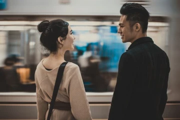 இங்கு காதலிகளை வாடகைக்கு எடுக்கலாம் - 1 மணி நேரத்திற்கு இவ்வளவாம்!