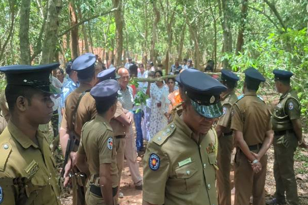 குருந்தூர்மலையில் பொலிஸாரின் தீவிர கண்காணிப்பில் பொதுமக்கள்! | Kurundurmalai Public Under Police Surveillance