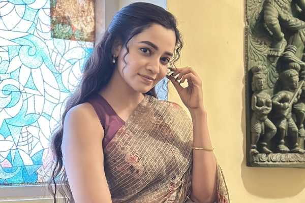 கூட இருந்தே குழிப்பறிச்சாங்க..ஆர்யா கூடவா வேண்டவே வேண்டாம்!! நடிகை அபர்ணதி.... | Abarnathi Reveals Bitter Film Industry Experience